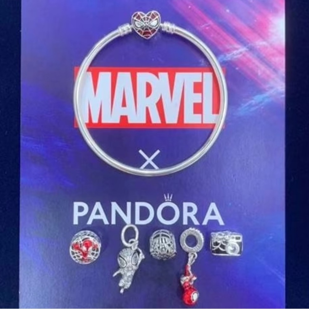 Pandora Marvel Spider-Man Pavé Charm - Picture 2 of 7